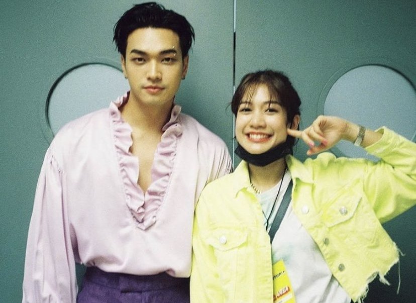 TNFOLDER's tweet photo. happy 4th anniversary oab and alrisa! stay happy and in love <33 https://t.co/Np8WkQf55x