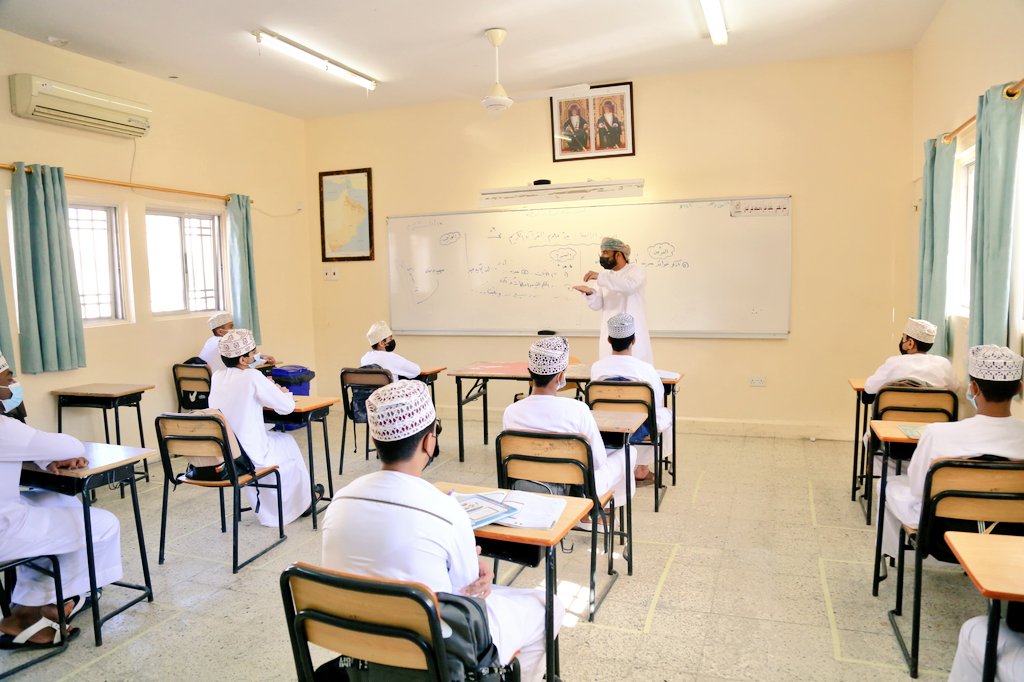 EduGovNBT2605's tweet photo. مع عودة الطلبة إلى المدرسة وبدء البروتوكول الصحي حيز التنفيذ، نفذت الصحة المدرسة حملة توعية تأكيدا للإجراءات الاحترازية والوقائية للحد من انتشار فيروس كورونا بين طلبة المدرسة.
#فعاليات_تعليمية_شمال_الباطنة 
#مدارسنا_بأعيننا https://t.co/K0liejZRrf