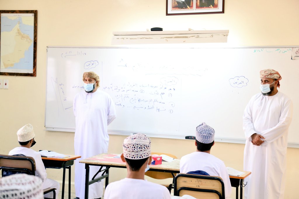 EduGovNBT2605's tweet photo. زيارة مشرف إدارة مدرسية الأستاذ محمد حسن البلوشي لمتابعة تطبيق البروتوكول الصحي وسير العمل في المدرسة وفق نظام التعليم المدمج.
#فعاليات_تعليمية_شمال_الباطنة 
#مدارسنا_بأعيننا https://t.co/8iAIzGtsht
