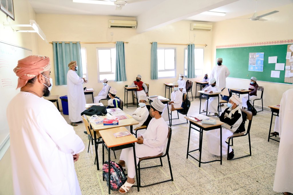 EduGovNBT2605's tweet photo. زيارة مشرف إدارة مدرسية الأستاذ محمد حسن البلوشي لمتابعة تطبيق البروتوكول الصحي وسير العمل في المدرسة وفق نظام التعليم المدمج.
#فعاليات_تعليمية_شمال_الباطنة 
#مدارسنا_بأعيننا https://t.co/8iAIzGtsht