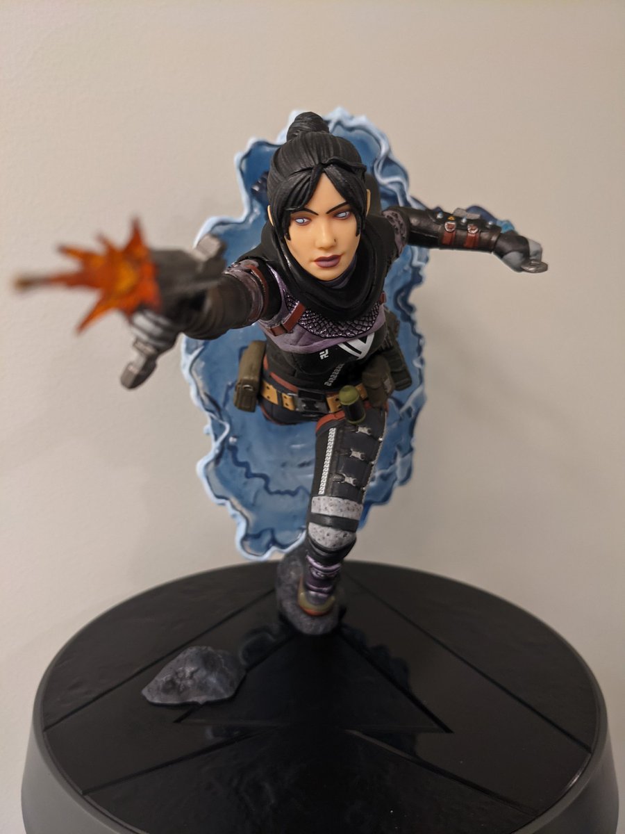 After about a year, I finally let myself splurge on the Wraith figurine from <a href="/WetaWorkshop/">Wētā Workshop</a> -- JFC this is so beautiful. I've been gazing at it all night. <a href="/PlayApex/">Apex Legends</a>