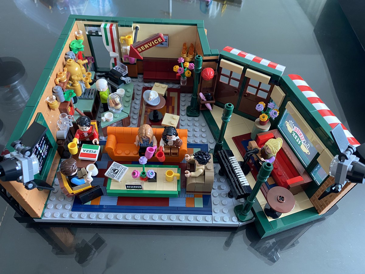 Seems like the perfect way to spend a lockdown weekend! <a href="/FriendsTV/">FRIENDS</a> <a href="/LEGO_Group/">LEGO</a> #teacher5aday #mindfulness