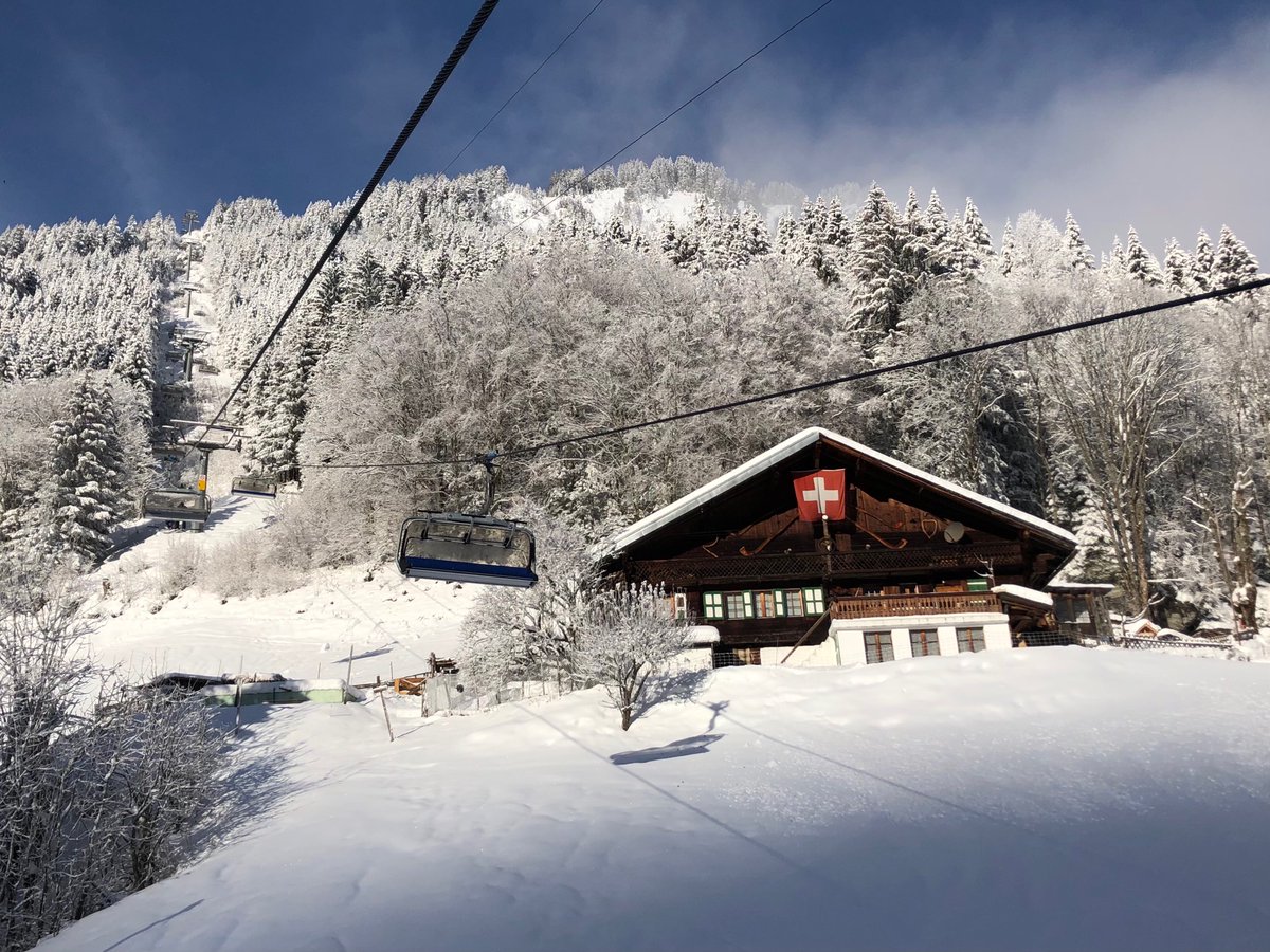 LesPdSNL's tweet photo. Good morning.  This is such a beautiful place at Grand Paradis!  You can see it from the chair lift at #Champéry @RegDentsDuMidi @valaiswallis @MySwitzerland_e @MySwitzerland_f @MySwitzerlandNL #suisse @skimagazine @Ski_Press  #grandparadis https://t.co/dJWnos5cvp