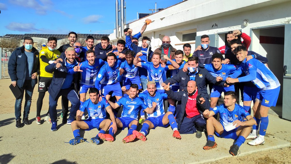 💣 LA FOTO QUE VOLÍEM ‼️

Victòria importantíssima al camp del <a href="/GironaFC/">Girona FC</a> B (0-1) amb un gol de Pepu Soler. Iniciem la 2a volta de la millor manera possible emportant-nos el derbi gironí. 6è partit seguit sense perdre, som el Figueres i comencem a treure el cap! 🙋🏻‍♂️ FORÇA UNIÓ 💙