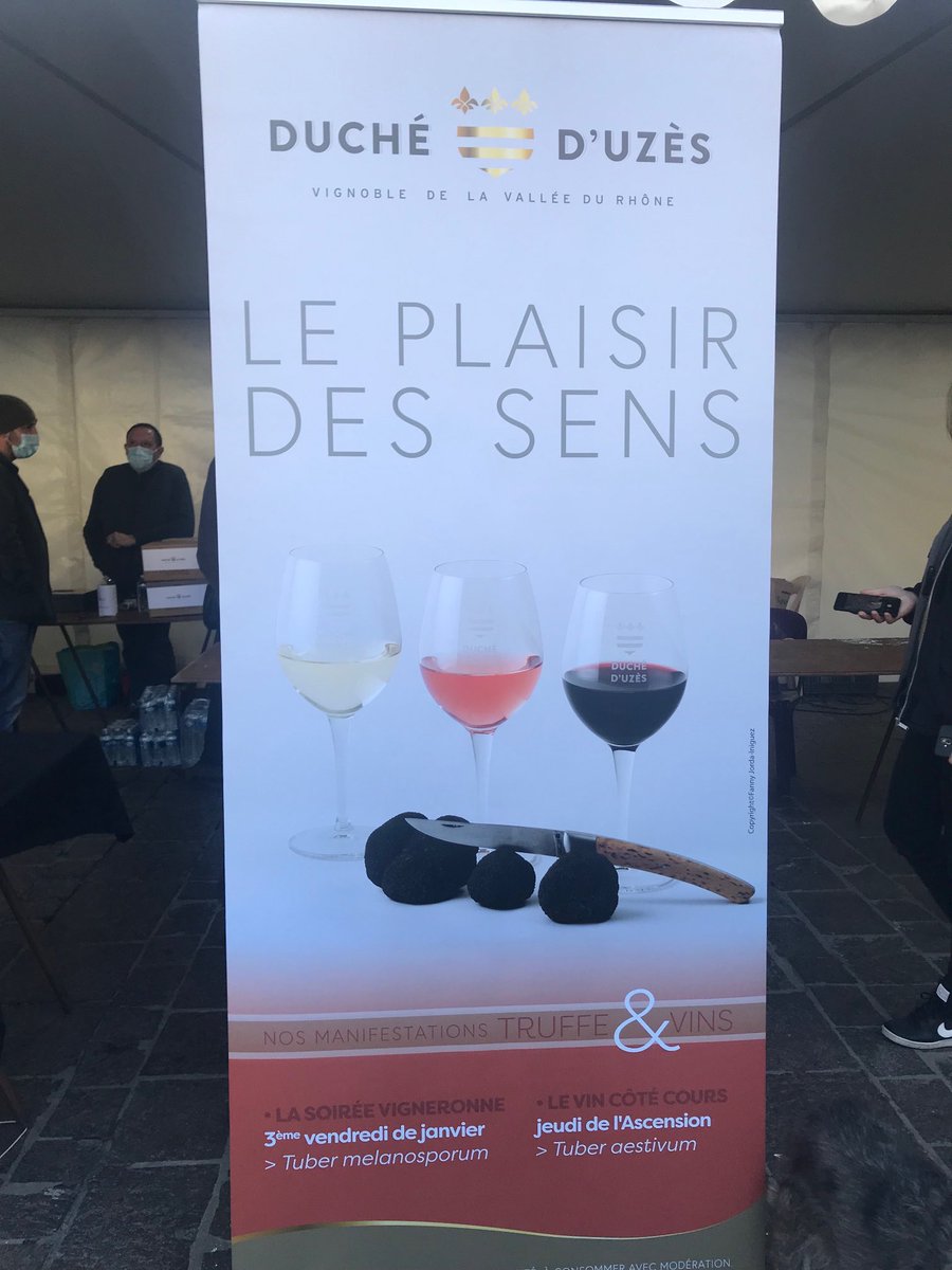 TDVredacChef's tweet photo. Journée de la truffe à Uzès avec les vignerons du Duché d’Uzès, 2 chances en 2021 : rdv 31 janvier place du marché aux herbes. Vignerons et producteurs vous attendent. ⁦@auvergnerhalpes⁩ ⁦@TerredeVins⁩ ⁦@Vinsrhone⁩ https://t.co/QQAc3pWrc3