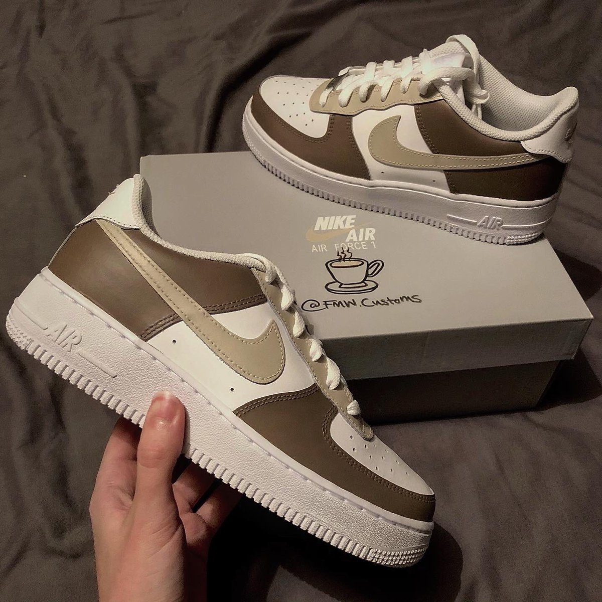 fmw_customs's tweet photo. Got a really popular design in at the minute 👀

The Mocha Customs ☕️

Prices:
£100 Child Size 
£130 Adult Size 

(Can add brown laces for £5 or lower price to suit your budget by changing the design!)

#mocha #customnikes #beige #beigenikes #beigeairforces #customs https://t.co/o05DDz1tX4