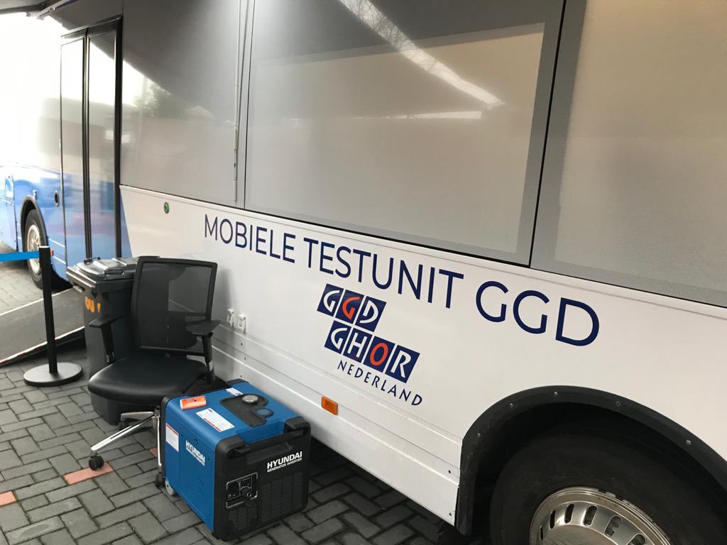 ggdln's tweet photo. Laatste dag voor mobiele testbus die kleine maand in Panningen stond, @gempeelenmaas. De #testbus gaat weer naar andere locatie. Deze voorzag in behoefte, maar is niet langer nodig. Er is voldoende testcapaciteit in veiligheidsregio Limburg-Noord. #testen #coronatest #coronavirus https://t.co/2AckcV1GF9