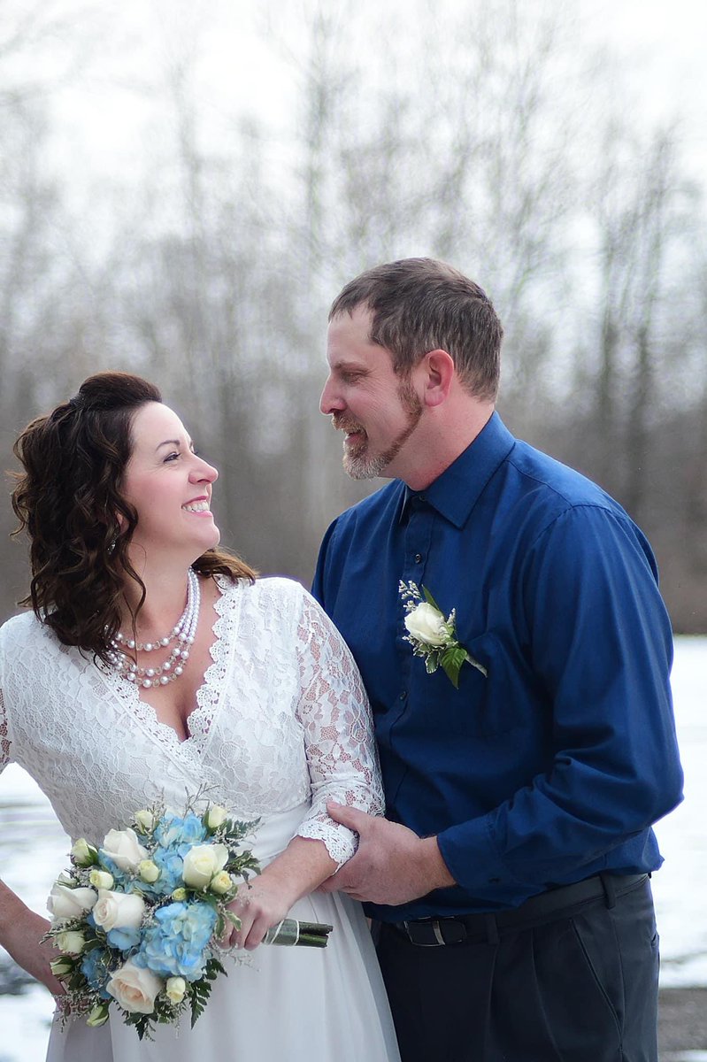 airalana24's tweet photo. Happy Anniversary #2 to this guy! I think I’ll keep him around👍🏻 #HappyAnniversary #wedding #elope #bestwaytogo https://t.co/0eyDlnjyXv