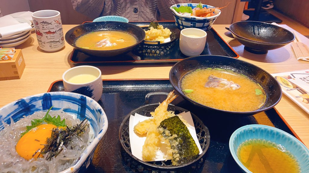kunson_chr's tweet photo. 3日間ずっと同じ内容のことしか喋ってないし、良いもの食べすぎた
ニキビできた https://t.co/XPYPygopeH