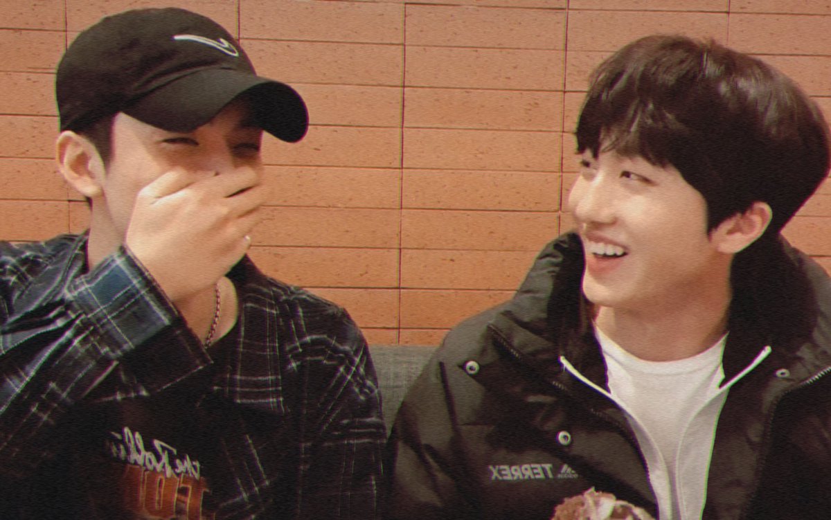 pmo_117's tweet photo. 차니 생일엔 영균이가 항상 같이있음..♡ https://t.co/tAw6AIu6Xm