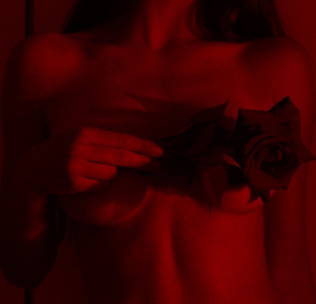 Vxmpii's tweet photo. Hey, kinda new to NSFW😌🌹

•22
•Straight
•She/her
•5’10
•Bratty sub ♥️ https://t.co/XBhhcIr5xB