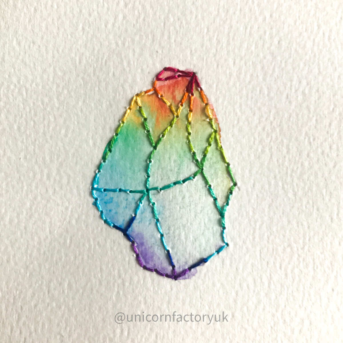 unicornhelenuk's tweet photo. For the final day of @iamrachelshop #iamAllColour I have come full circle back to where my experiments with crystals started a week ago… Opal! Last weekend I shared a blue opal and today for RAINBOW it’s a rainbow opal. Read more >>> https://t.co/EVhPCIOX2M https://t.co/zVkLDCBTCw