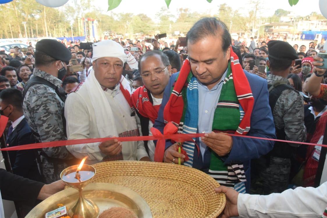 himantabiswa's tweet photo. জোনাইত আজি বহুমুখী বিপণন চৌহদৰ নিৰ্মাণকাৰ্যৰ শুভাৰম্ভ কৰিলোঁ ৷অনুষ্ঠানত সন্মানীয় সাংসদ শ্ৰী প্ৰদান বৰুৱা, বিধায়কদ্বয় ডা· ৰণোজ পেগু, শ্ৰী ভূৱন পেগু আৰু মিচিং স্বায়ত্বশাসিত পৰিষদৰ মুঃ কাঃ সঃ শ্ৰী পৰমানন্দ চায়েঙীয়া উপস্থিত আছিল ৷ এই প্ৰকল্পৰ বাবদ প্ৰায় ৪.৮৬ কোটি টকা ব্যয় হ'ব https://t.co/ld2C1gU7LC