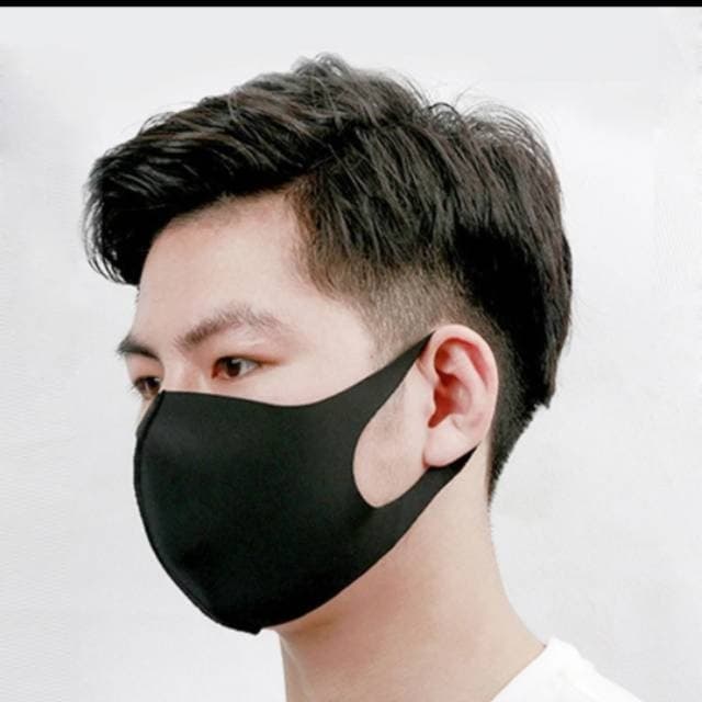 Masker nonmedis: terbuat dari berbagai bahan kain tenun dan tanpa tenun. Perbedaan kombinasi kain dan bahan memberikan filtrasi dan kemudahan bernapas yang berbeda. Namun, masker nonmedis bukan alat kesehatan maupun alat pelindung diri ya!