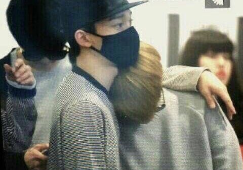 omegaexo's tweet image. this is my favorite baekchen habit