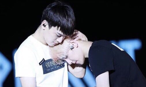 omegaexo's tweet image. this is my favorite baekchen habit