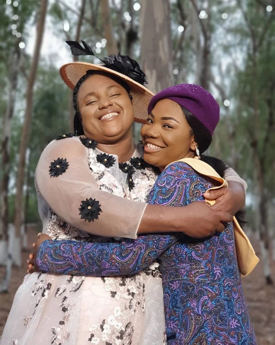 Kpoko1005FM's tweet photo. πΌπ§#MusicWenDeyPlay : Onememma - @MMercychinwo x @iamchiomajesus
#SundayRunz w @teenbestfriend_ πΎ https://t.co/EUmGkh8QRc