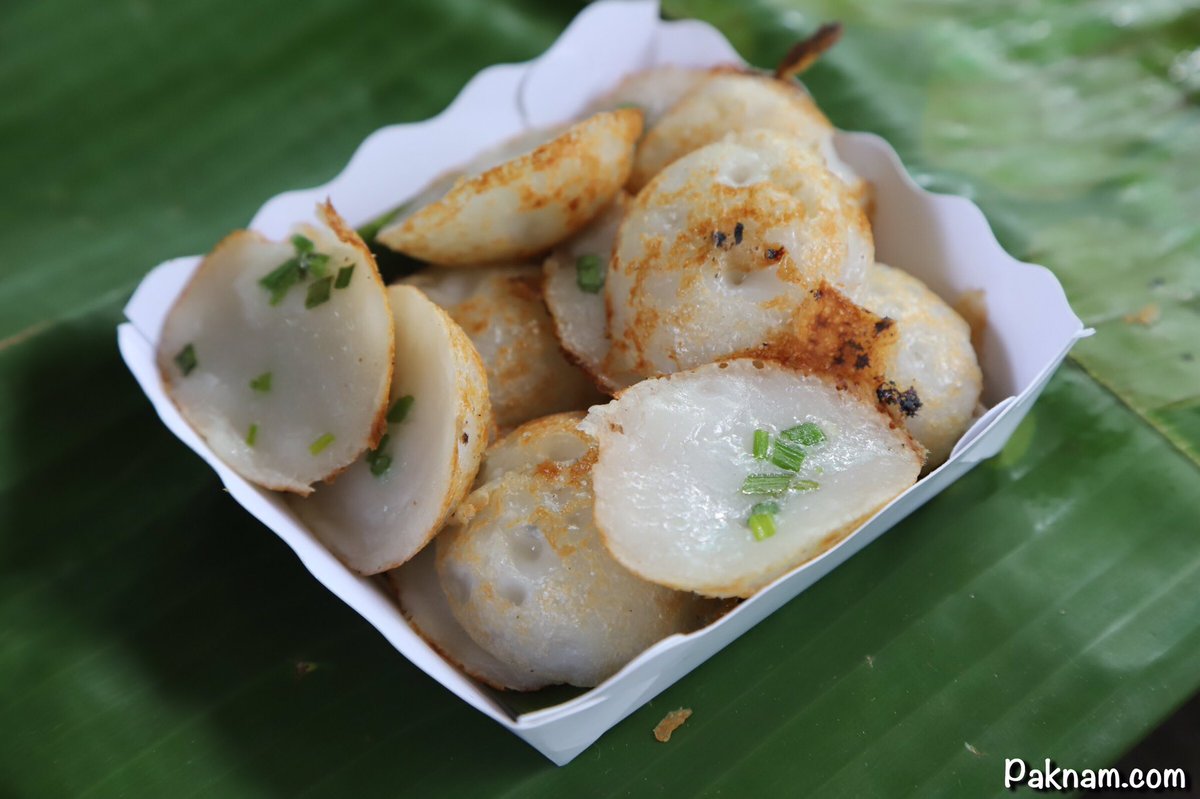 EnjoyThaiFood's tweet photo. Spicy Tom Yum noodle soup with an “exploding egg” and Khanom Krok for dessert #ThaiFood #Thailand https://t.co/rKtEu5JNSN