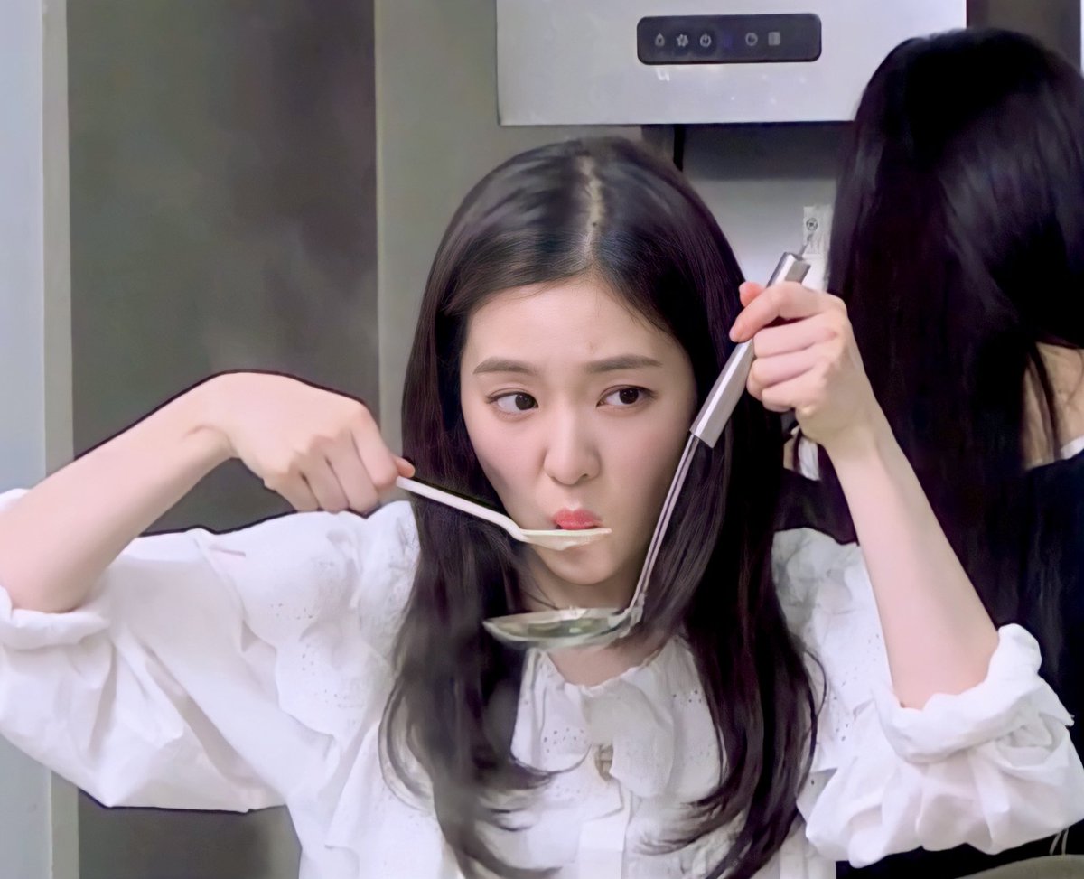 baebyi329's tweet photo. ฮยอนเข้าครัว 🐰👩🏻‍🍳 https://t.co/v1lMgOSFIU