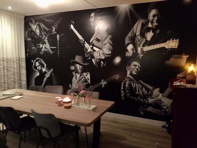 Sunday renovation sent in from a fan in The Netherlands 🇳🇱 Honoured to be on your wall. Can you name the other guitarists? LJ 
.

#laurencejones #bluesguitarist #blackandwhite #wallart #renovation #bluesmusic #thenetherlands #sundayfunday #sundayvibes <a href="/Fender/">Fender</a> <a href="/EricClapton/">Eric Clapton</a>