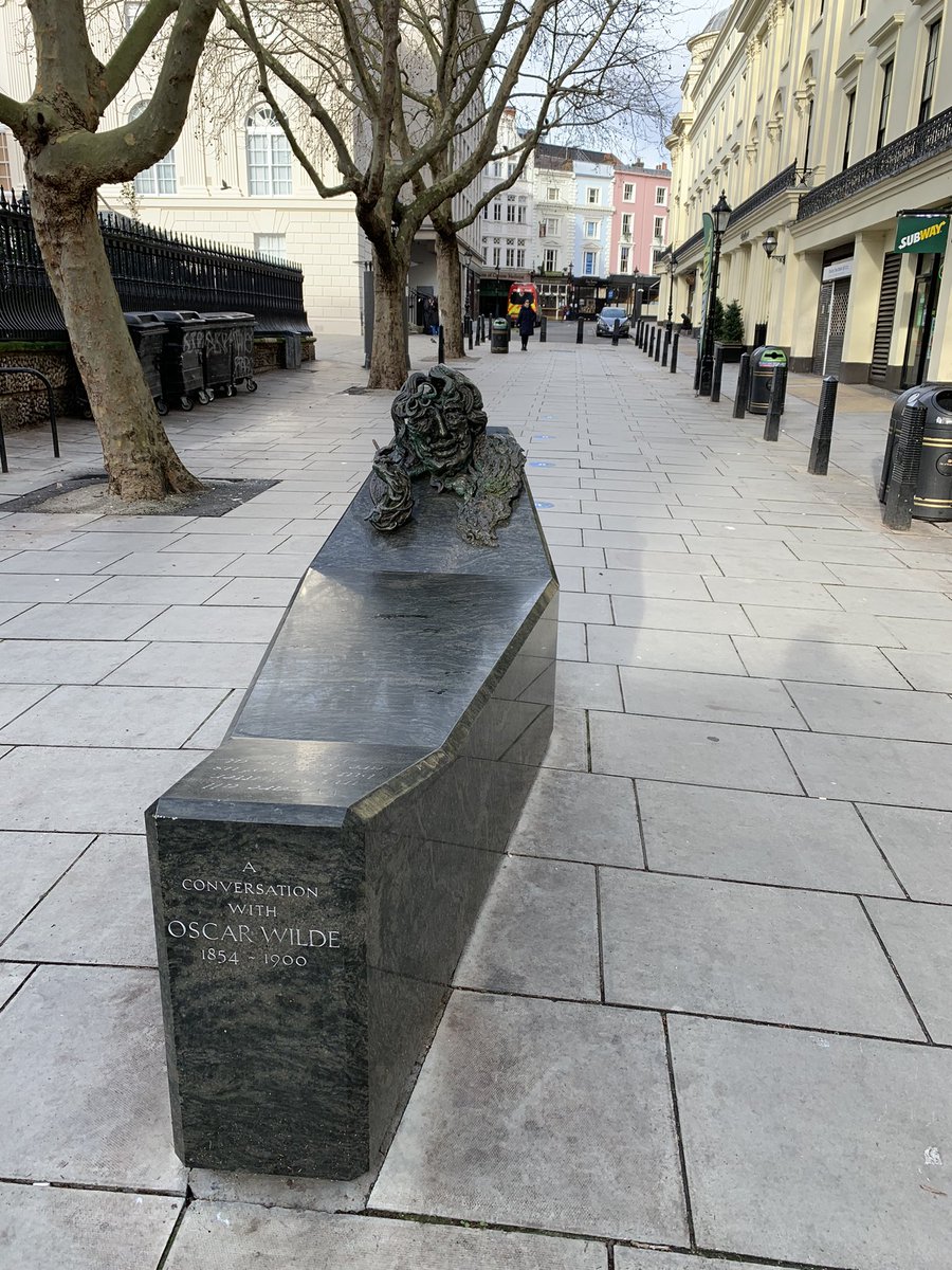 'We are all in the gutter, but some of us are looking at the stars.’Perfect that Maggi Gambling’s statue of Oscar Wilde is literally situated over a ditch...  #CockAndPye