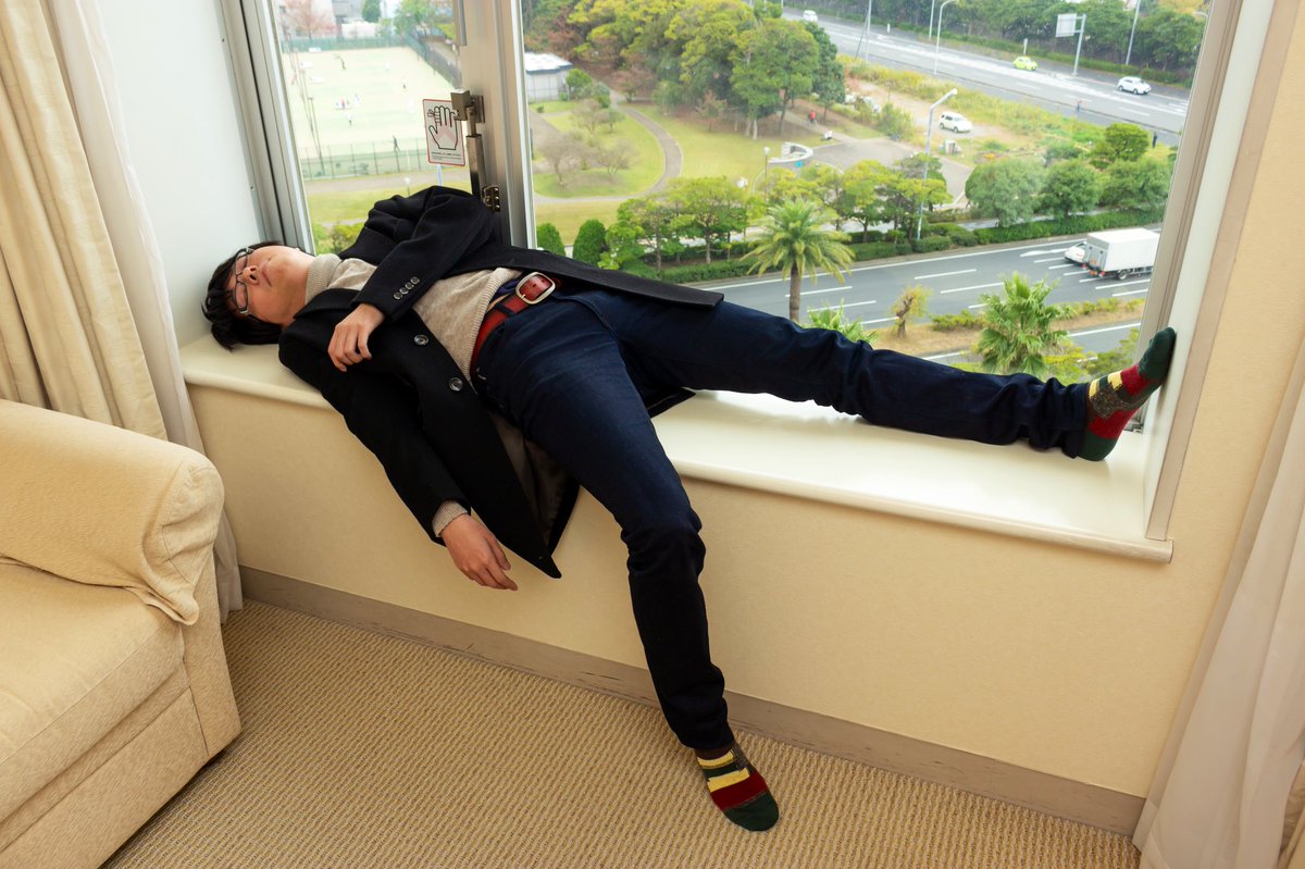 上からみなみ Alone In My Room 寒くなってきたね 窓辺に座って星を眺めてる Yeah 揺れる 廻る 振れる 切なぁぁぁい気持ち 窓辺の死 死体ごっこ T Co 3vfpnsonlh Twitter