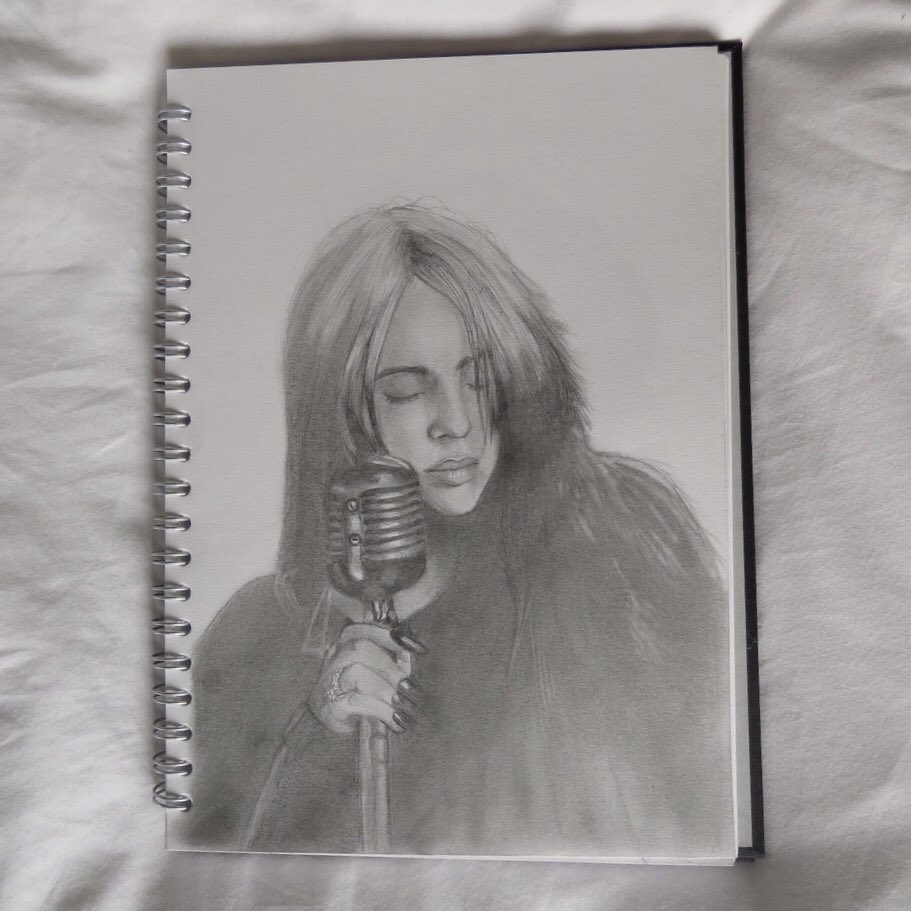 Cdraws6's tweet photo. Sketch of @billieeilish ♥️

#BillieEilish #billie #finneas #billieelish #NoTimeToDie #drawing #sketch https://t.co/E7t1QySy6L