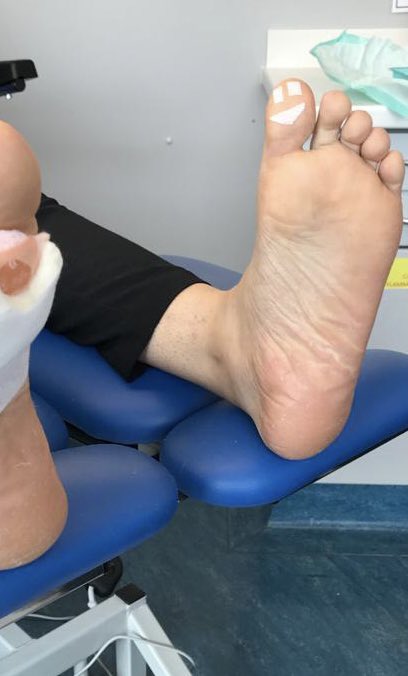 KeriH_AHP's tweet photo. Pictures like this make the Covid risk assessments worth it. Managing to facilitate ‘hands-on’ practical skills development for our 1st yr students was very well received it seems🙂. #podlings #ahp #clinicalsimulation #podiatry #smile @jane_e_lewis @ProfSarahCurran @RedHotFoot https://t.co/WUovkruzxn