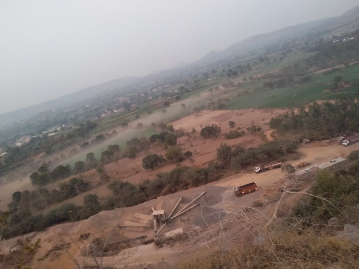 AKASHVYAS_007's tweet image. @CollectorArvali @DdoArvalli @AmruteshA @mayankpatelGAS1 @CMOGuj @IASGujarat @pkumarias મોડાસા તાલુકા ના દાવલી ગામે માઈન્સ (પથ્થર કોરી ) ના લીધે ખુબ પ્રદૂષણ તેમજ બ્લાસ્ટિંગ ના લીધે ઘર તેમજ બોરવેલ  ને નુકશાન પહોંચે છે 
#savefarmar #savevillage 
#davali #modasa#arvalli