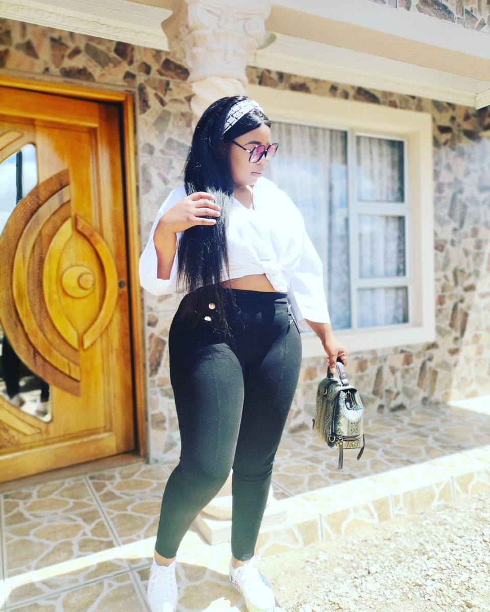 Zoe_Diko's tweet photo. So izofika 14th ndingenamntu 🤔🤔 https://t.co/U0sIhemEX2