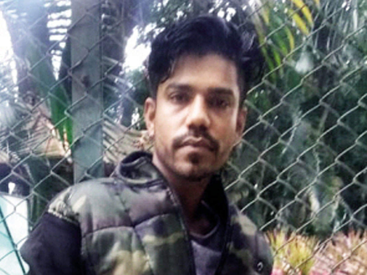 timesofindia's tweet image. Bengaluru: Auto driver helps four-year-old girl found on pavement reunite with family 

toi.in/rQlM2a/a24gk via @TOIBengaluru