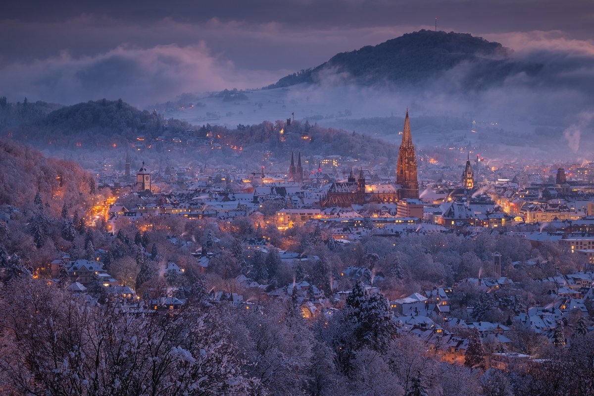 micha_foto's tweet image. #Freiburg im #Schnee. Ein Bild, wie es so bald wahrscheinlich nicht wieder möglich sein wird.
