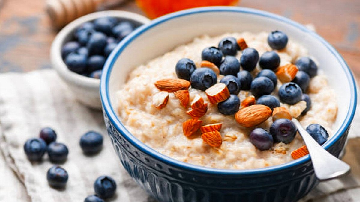 DE BESTE HAVERMOUTPAP RECEPT OOIT - VOOR ONTBIJT 🥣😋
Ik laat je in deze video zien hoe je de beste havermoutpap recept voor  ontbijt kunt maken.  Dit ontbijt recept is echt verrukkelijk en  verzadigend. Boordevol vezels en proteïnen.   Video =>> bit.ly/3ilanMG
