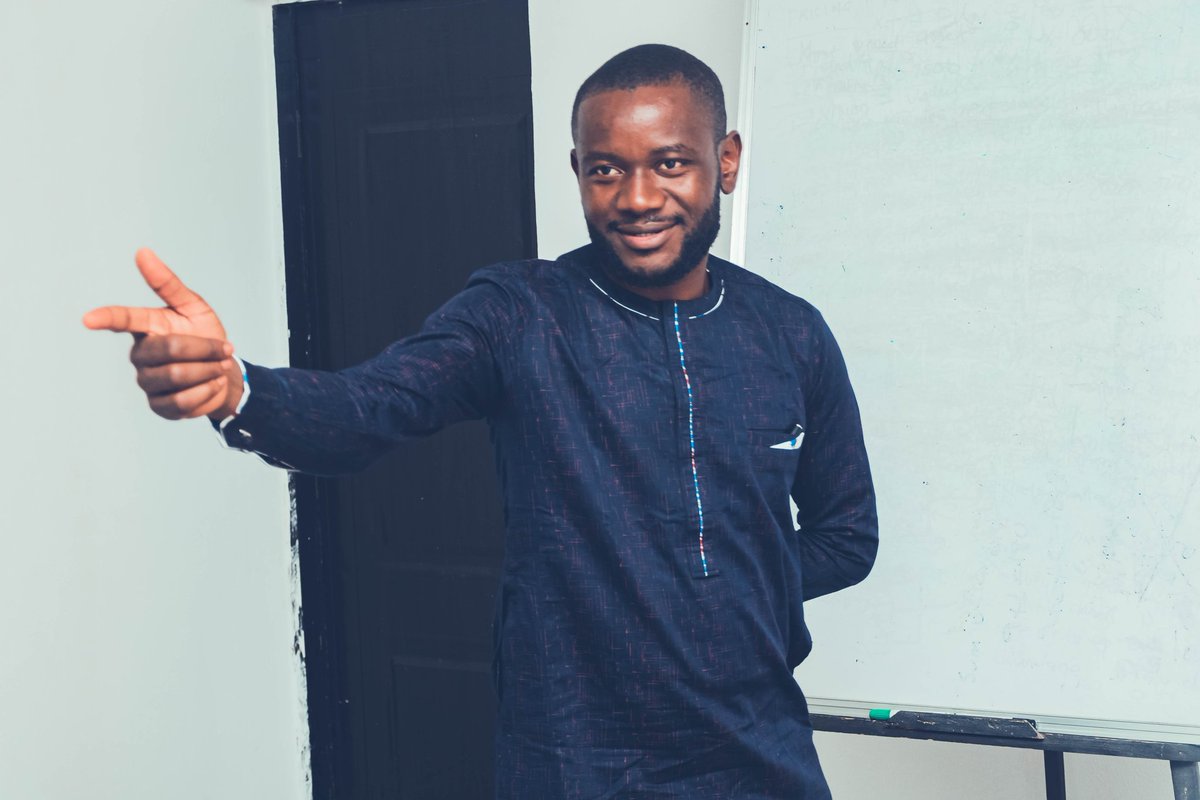 LarengsM's tweet photo. DAY 1 featured the CEO of Phelyx studios @felixjeremiah_ 💃💃💃 https://t.co/YPjck4ytiL