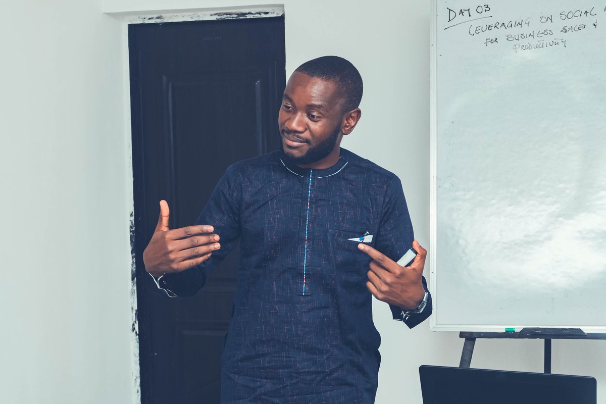 LarengsM's tweet photo. DAY 1 featured the CEO of Phelyx studios @felixjeremiah_ 💃💃💃 https://t.co/YPjck4ytiL