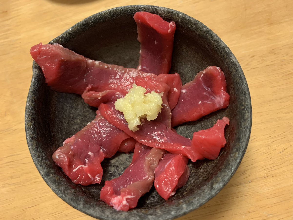 カフェバグダッド On Twitter 三重県長島産の鯨の赤身が 遠く離れた宮城県名取市 閖上 ゆりあげ 漁港近くの鮮魚店で売られていた しかも格安 鯨を食べる文化がある港々の流通ネットワークを肌で感じながら ニンニク醤油でありがたくいただく 淡白な牛刺のような味