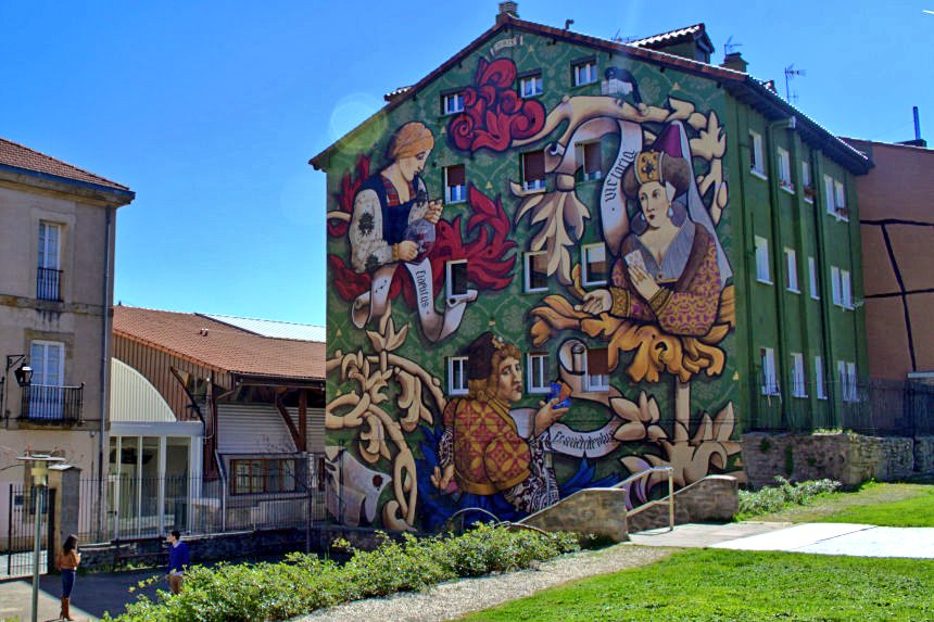 mapaymochila_'s tweet photo. 📢🆕 Vitoria es una ciudad "verde" ♻, pero gracias a sus #murales, toda #VitoriaGasteiz es una explosión de color. Descubre #Laciudadpintada, una auténtica galería de arte al aire libre ¿Conoces este proyecto comunitario y participativo? #StreetArt #imvg
https://t.co/kFaYgxJAuL https://t.co/BDoF8397D7