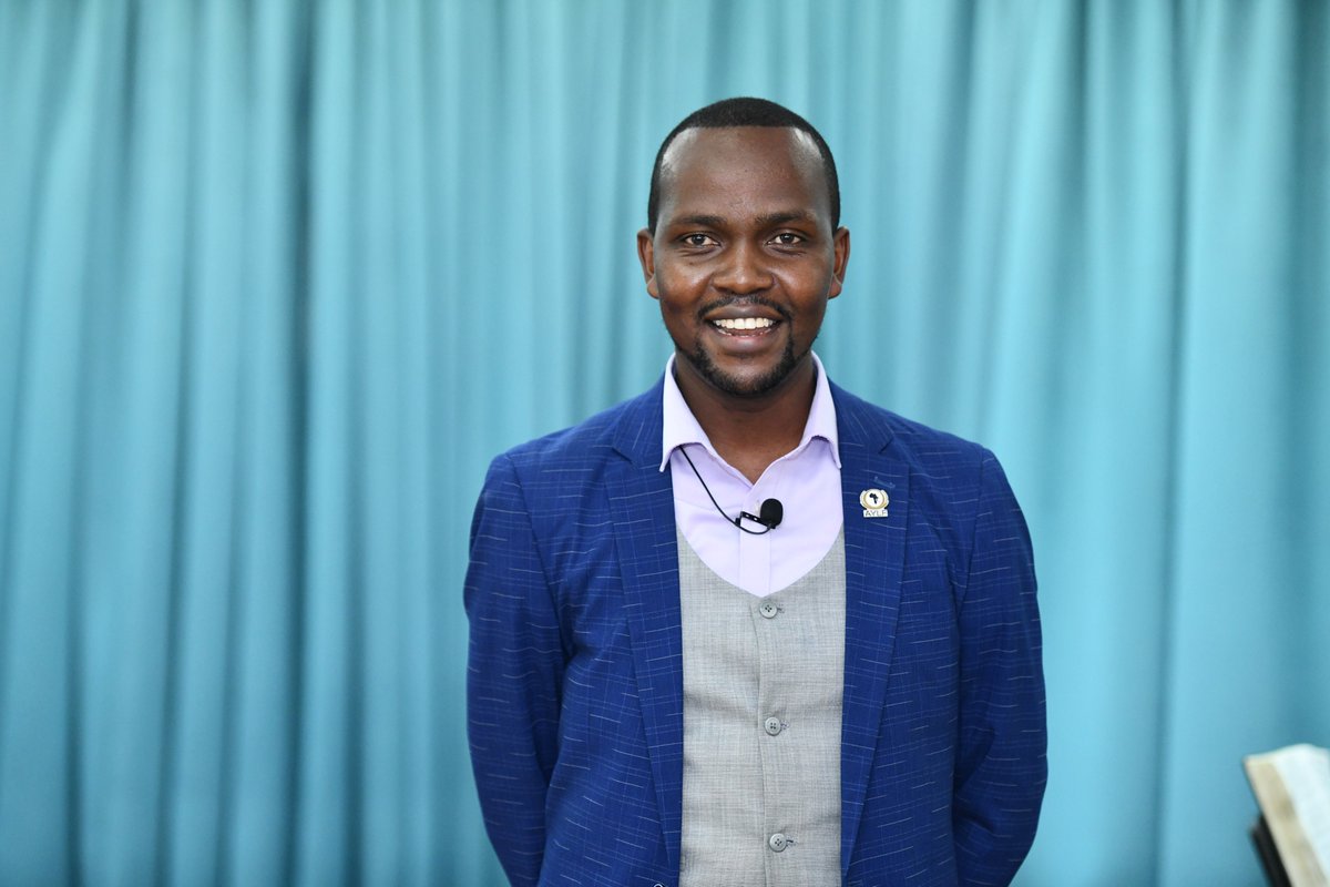 psdaempowerment's tweet photo. CEO Ephraim Wainaina highlights that to make a successful business journey, you need to have the ability to spot a business opportunity, have the resources but also have the right team that will enable you to achieve your business goals. #ParklandsYouthExpo https://t.co/iQBwmLxIDl