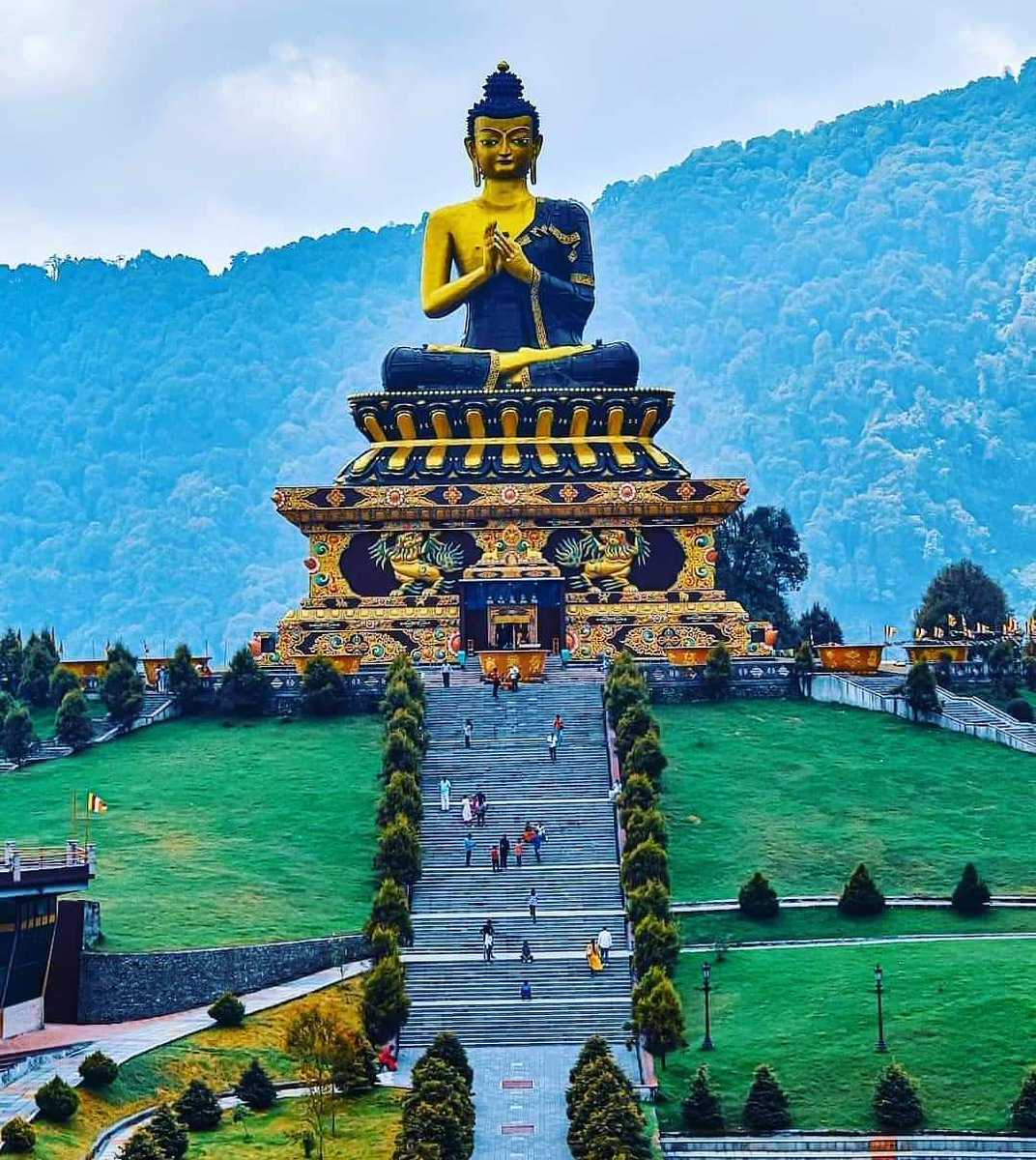 DailyBangalore's tweet photo. Buddha Park, Ravangla, Sikkim.
.

.
. 
Photo @iamdhimansantra
. 
#sikkim #budda #park  #india #indiatourism #delhi #punjab #chhattisgarh #mountain #hills #indianphotography #indiatravel #IndiaPictures #natureplace #ooty #buddhapark #Dailybangalore https://t.co/vjRmHCNbyy