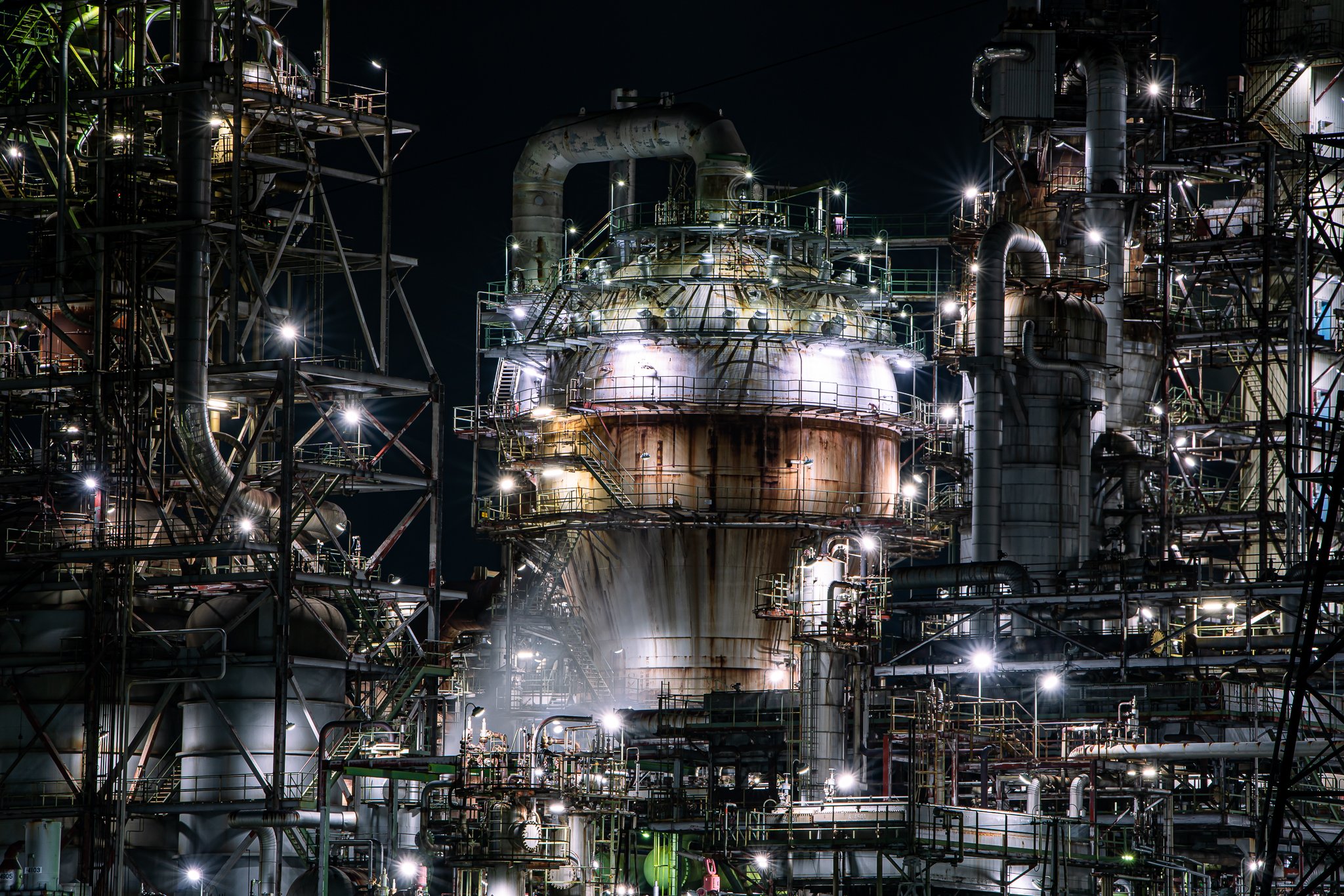 まるでゲームの世界!現実にある工場地帯だと信じられますか? 話題の画像プラス