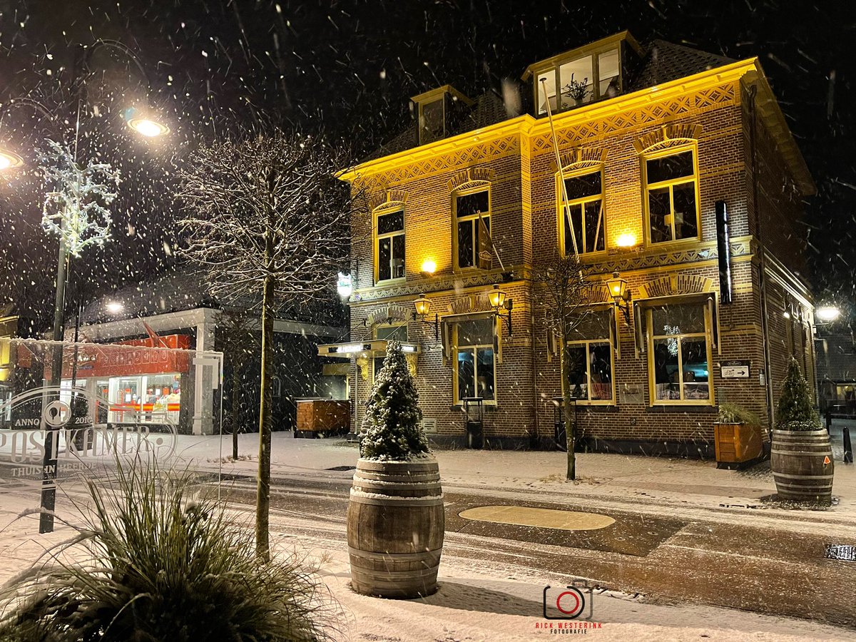 fotografierick's tweet photo. Wat een plaatje! De Postkamer Heerde in de sneeuw! #FotografieRickWesterink https://t.co/rmmt2Fce1V
