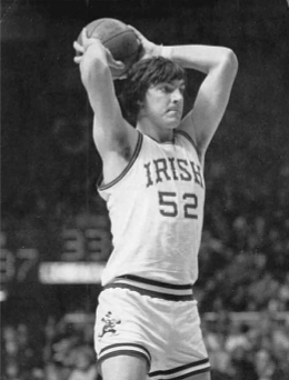 Senza lasciare particolarmente il segno, Laimbeer uscì dall’Università di Notre Dame e fu scelto al terzo giro da Cleveland all’NBA Draft del 1979, considerato un centro con buone mani e buon rimbalzista, ma pigro, lento e indolente