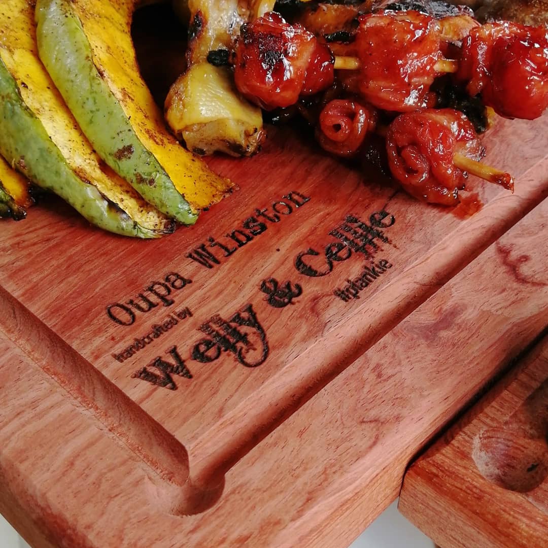 plankiebraai's tweet image. “Vegetables are interesting but lack a sense of purpose when unaccompanied by a good cut of meat.” Fran Lebowitz #plankie #braai #bbqlife #braaitime #meat #Foodie #ProudlySouthAfrican #lifeisgood @plankiebraai @braaiplank @JuniperStLounge @Cellie_ThisIsMe @WellyOom