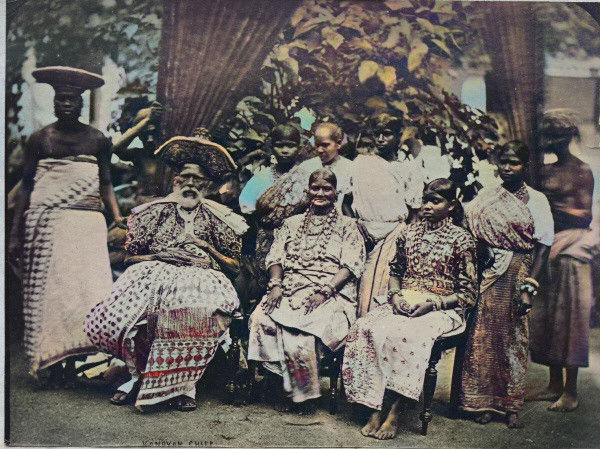 IamIsPra's tweet photo. Family Photograph of a Kandyan chief.
Colorizing old Ceylon black and white photos with the help of AI.
#CeylonInColor #PowerOfAI https://t.co/EYuTpuRgX2