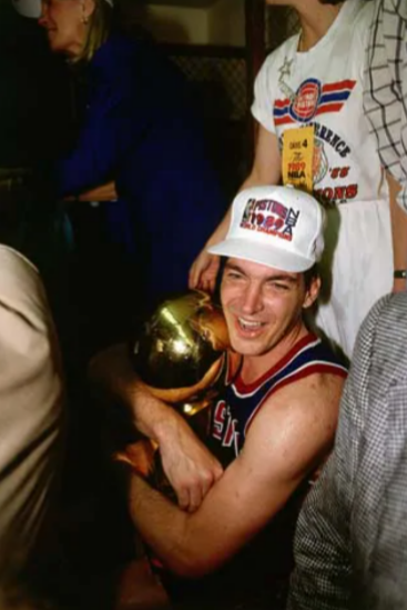 Nella stagione 1987/88 i Pistons raggiunsero la Finale NBA, sconfitti 4-3 dai Los Angeles Lakers, covando per tutta la stagione successiva sentimenti di vendetta, che arrivò alle Finali 1988/89, dove i rabbiosi Pistons cappottarono i Lakers