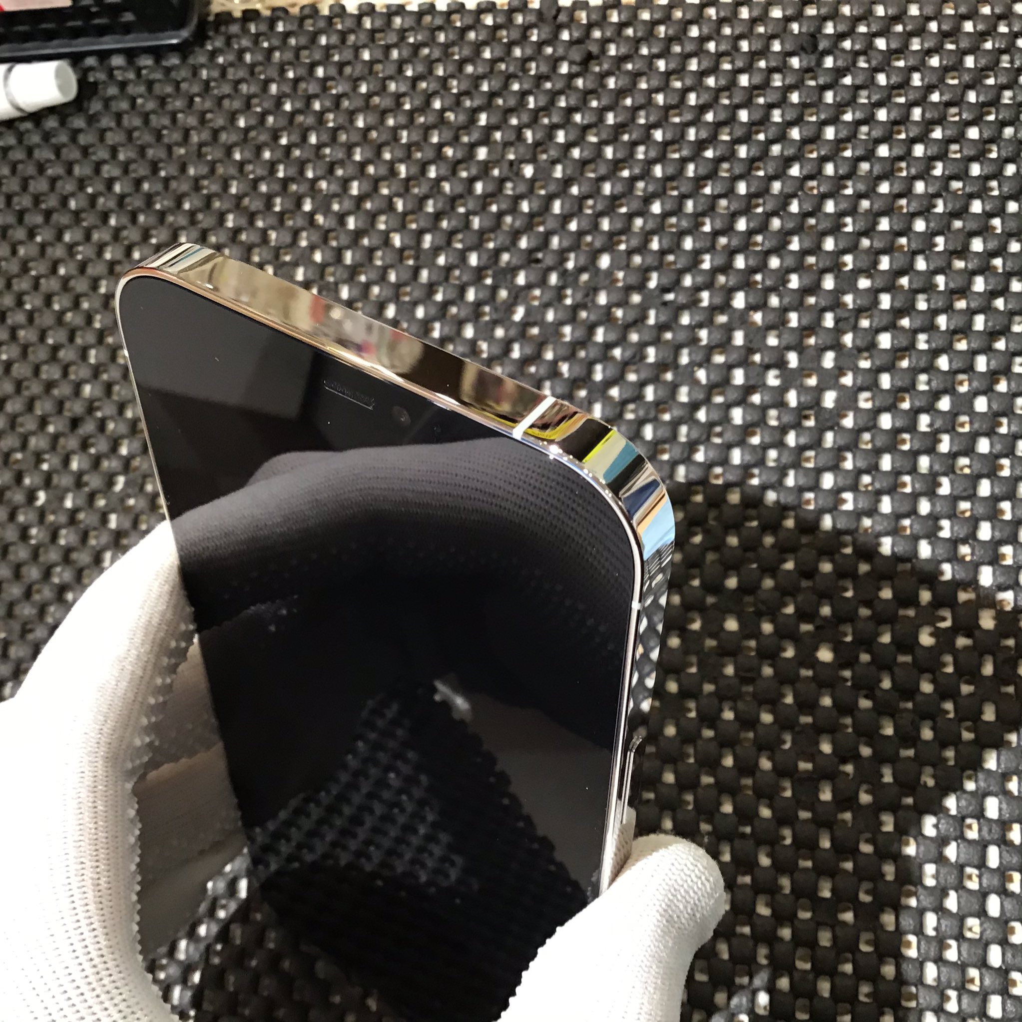 スマホ修理屋フレンド 浦和店 Iphone12シリーズのフレームの塗装は剥げやすいのだそうです 保護するはずのケースが原因で 剥がれてしまうことも 12シリーズは全面ガラスコーティングがオススメです Iphone Ipad Ipod 画面割れ 電池 交換 修理 スマホ修理屋フレンド 浦和店 Iphone12シリーズのフレームの塗装は剥げやすいのだそうです 保護するはずのケースが原因で 剥がれてしまうことも 12シリーズは全面ガラスコーティングがオススメです Iphone Ipad Ipod 画面割れ 電池 交換 修理