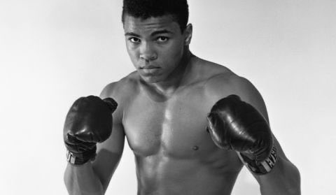 coherence_e's tweet photo. Le 17 janvier 1942 à Louisville, au Kentucky : Naissance du plus grand boxeur de l’histoire, Muhammad Ali, né Cassius Marcellus Clay. Premier triple champion du monde poids lourds. https://t.co/biTAdL9gWE