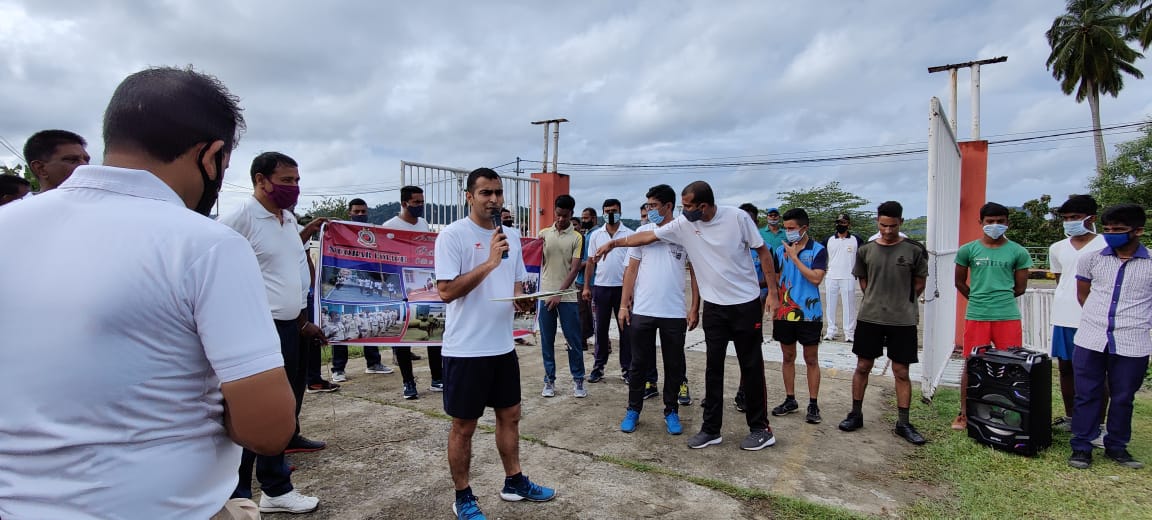 SP_Nicobar_ANP's tweet photo. As part of Raising Week Celebrations, 2km/5km runs were organised at Carnic &amp; Campbell Bay on the theme of #RunForTheNation. Secretary Tribal Welfare, Finance &amp; Planning Shri Sanjeev Mittal flagged off the race at Carnic.Later on, winners were also facilitated. https://t.co/iCZNKOBxuA