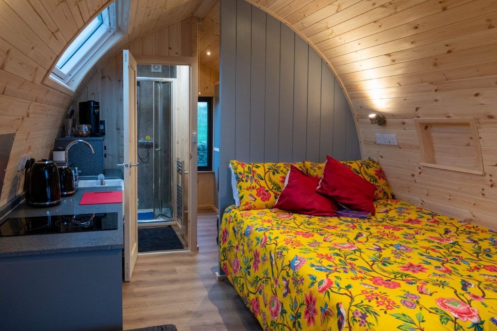 HerdyCottages's tweet photo. 🐷NEW for your holiday experience Pig Pod is designed with families in mind

🤩Modern Glamping Pod
🤩Underfloor heating 
🤩Mains electric &amp; plumbed facilities plus 
Book at⬇️
https://t.co/7WAzEuBJUr

#holidaycottages #glamping #selfcatering 
#dogfriendlyholiday #getaways https://t.co/rSOruqnsdC