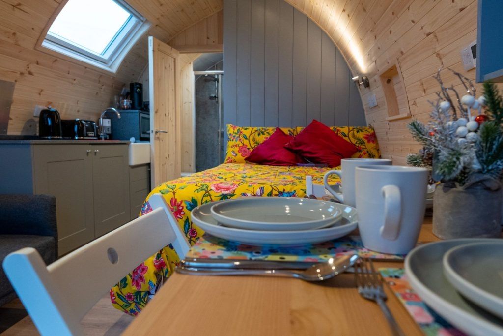 HerdyCottages's tweet photo. 🐷NEW for your holiday experience Pig Pod is designed with families in mind

🤩Modern Glamping Pod
🤩Underfloor heating 
🤩Mains electric &amp; plumbed facilities plus 
Book at⬇️
https://t.co/7WAzEuBJUr

#holidaycottages #glamping #selfcatering 
#dogfriendlyholiday #getaways https://t.co/rSOruqnsdC